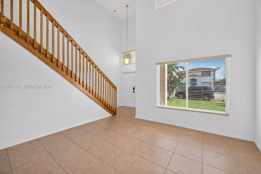 For Sale: $570,000 (4 beds, 3 baths, 1914 Square Feet)