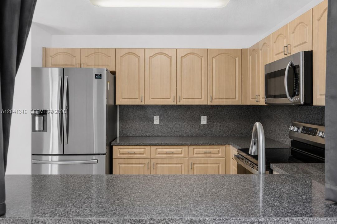 For Sale: $570,000 (4 beds, 3 baths, 1914 Square Feet)
