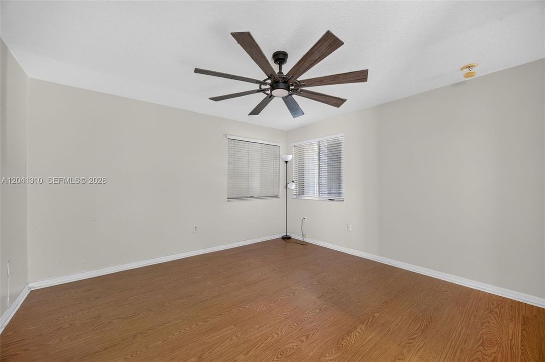 For Sale: $570,000 (4 beds, 3 baths, 1914 Square Feet)