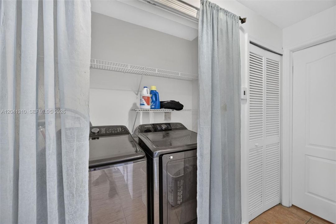 For Sale: $570,000 (4 beds, 3 baths, 1914 Square Feet)