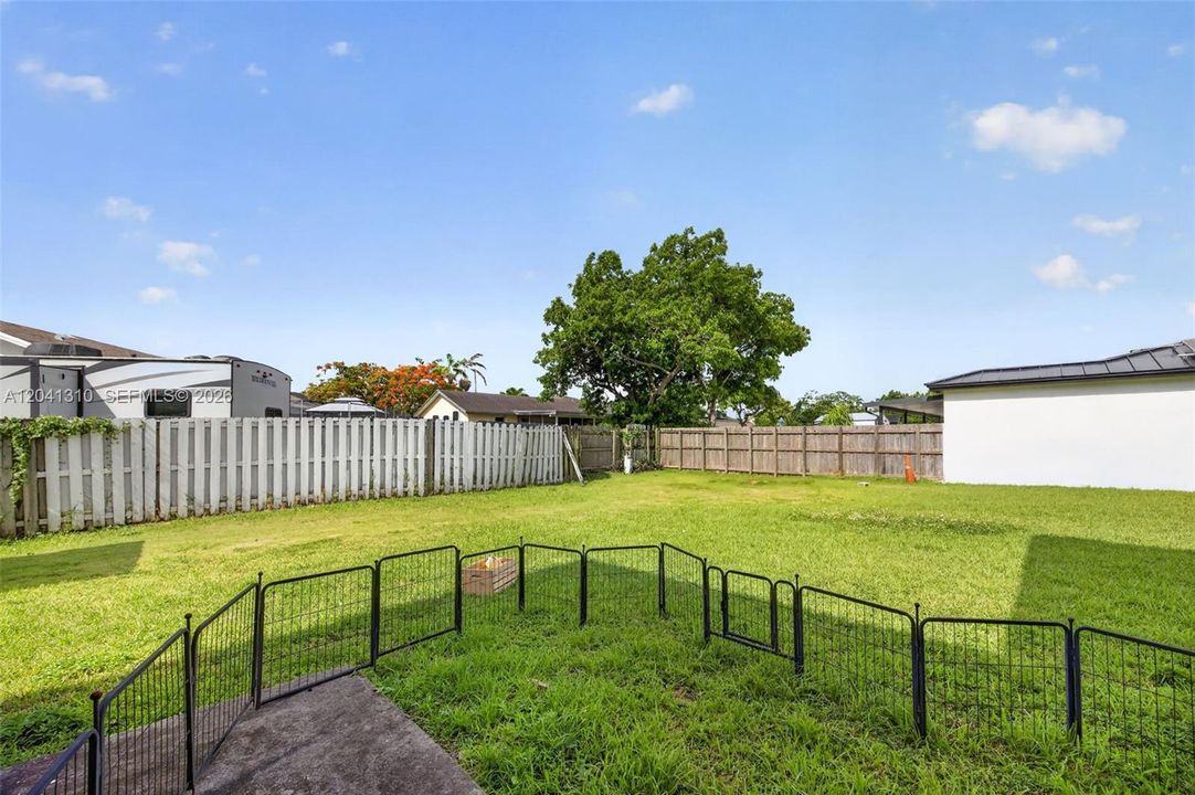 For Sale: $570,000 (4 beds, 3 baths, 1914 Square Feet)