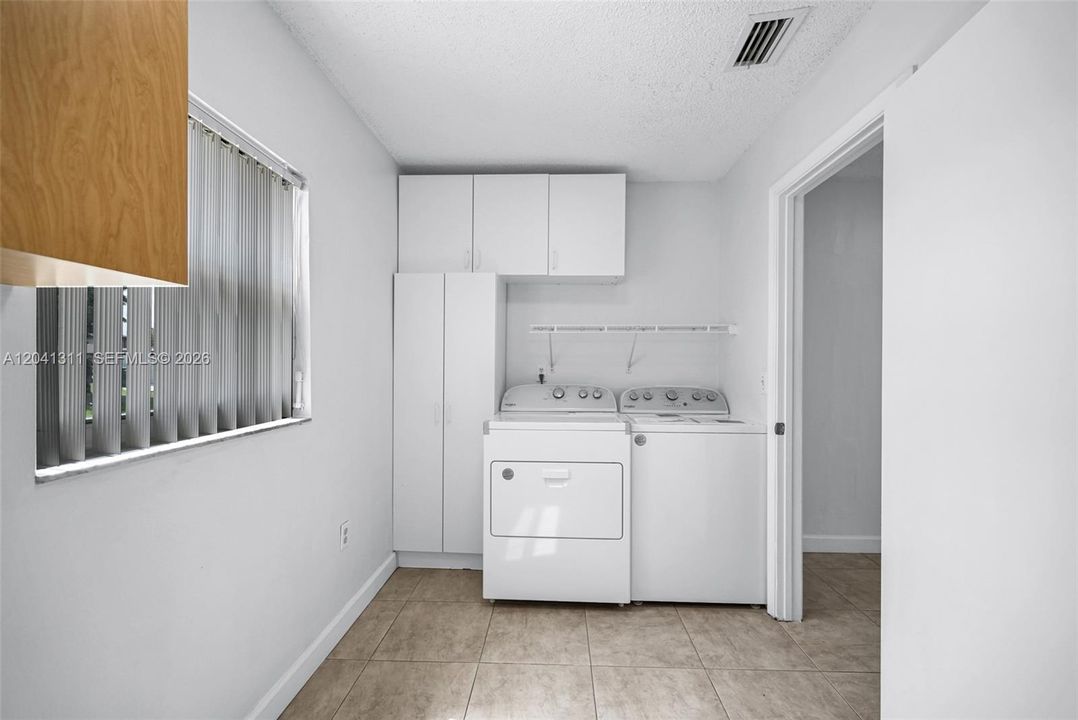 В аренду: $3,300 (3 спален, 2 ванн, 1134 Квадратных фут)