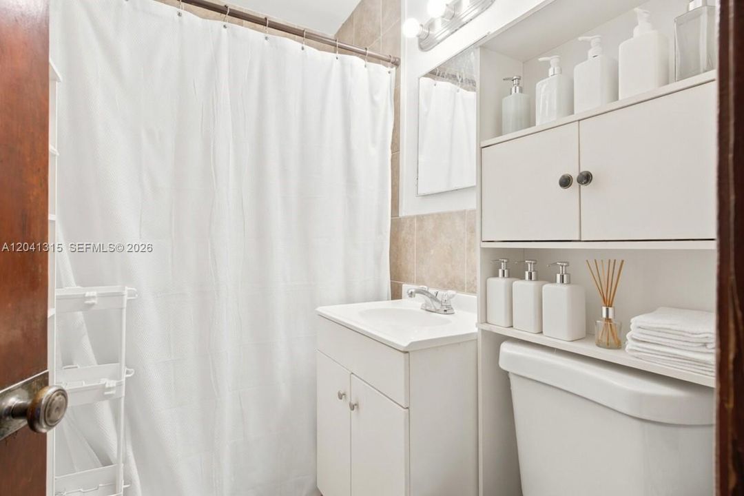 For Sale: $400,000 (2 beds, 2 baths, 700 Square Feet)