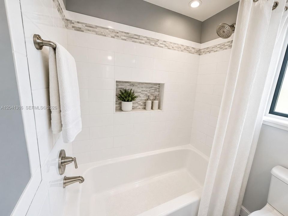 MASTER BATH - VIRTUALLY ALTERED