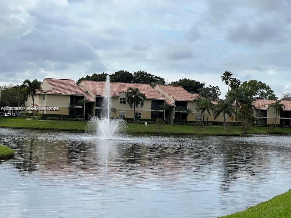 For Sale: $180,000 (1 beds, 1 baths, 785 Square Feet)