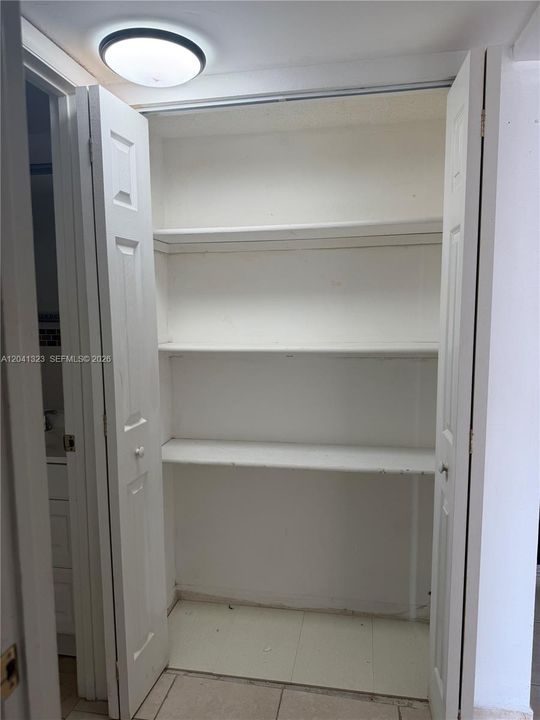 En Venta: $240,000 (2 camas, 2 baños, 960 Pies cuadrados)