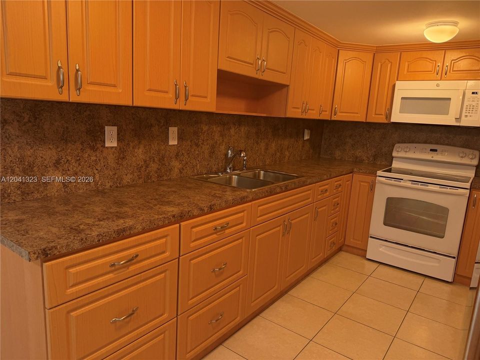 En Venta: $240,000 (2 camas, 2 baños, 960 Pies cuadrados)
