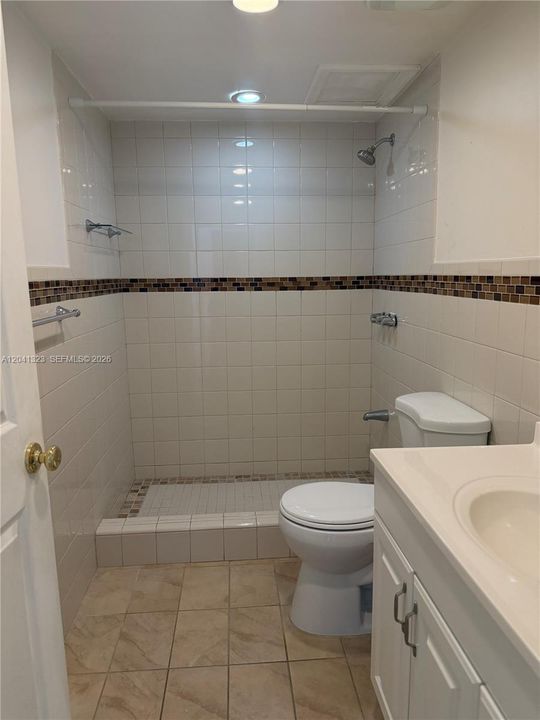 En Venta: $240,000 (2 camas, 2 baños, 960 Pies cuadrados)