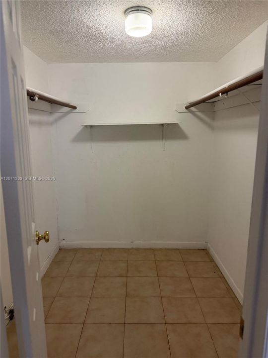 En Venta: $240,000 (2 camas, 2 baños, 960 Pies cuadrados)