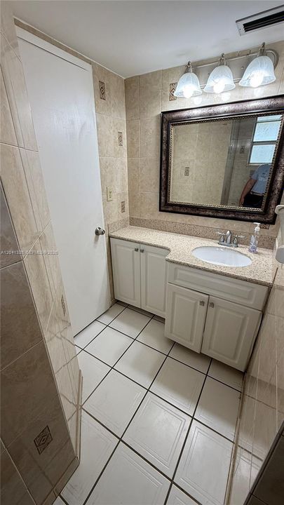 В аренду: $1,700 (1 спален, 1 ванн, 1036 Квадратных фут)