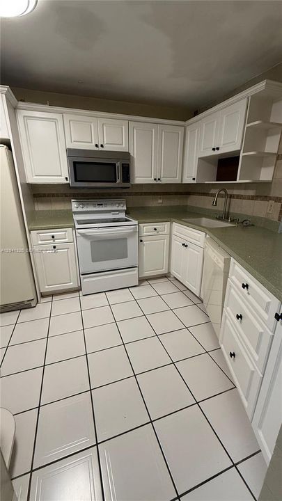 В аренду: $1,700 (1 спален, 1 ванн, 1036 Квадратных фут)