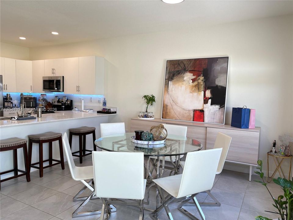En Venta: $499,000 (3 camas, 2 baños, 1412 Pies cuadrados)
