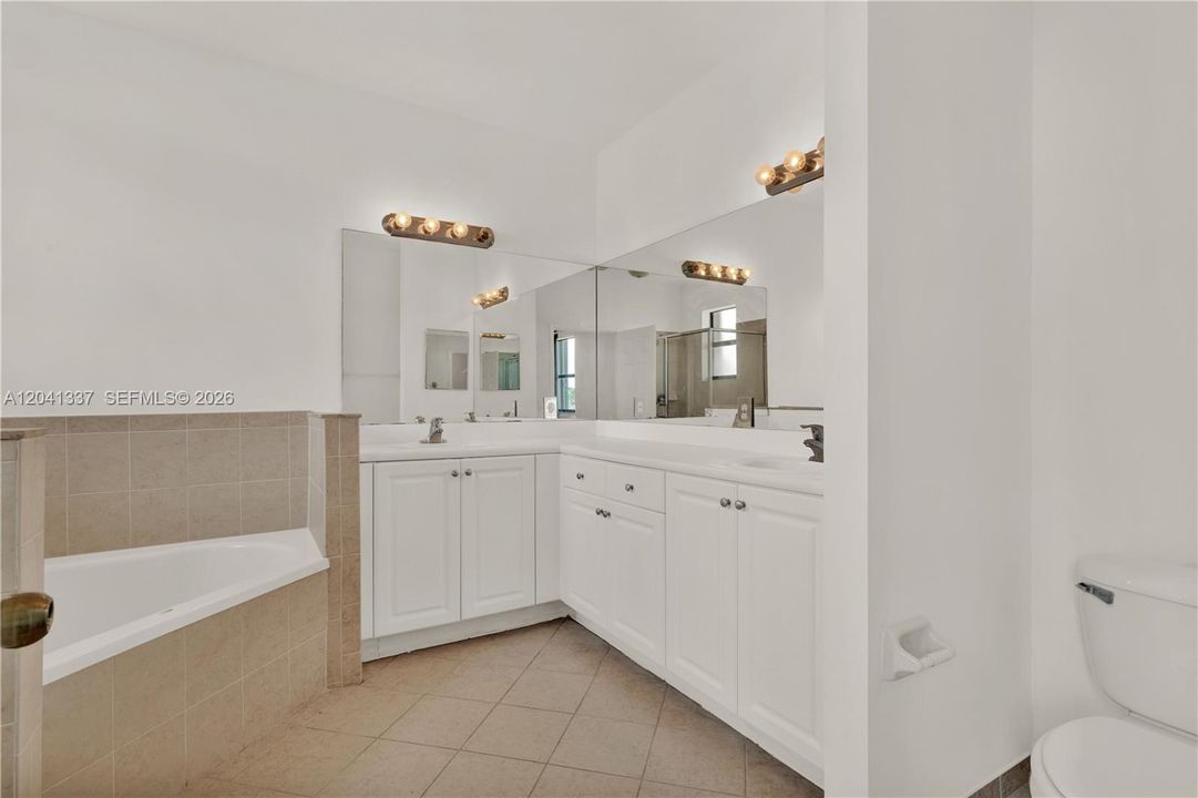 En Renta: $3,100 (4 camas, 3 baños, 1811 Pies cuadrados)