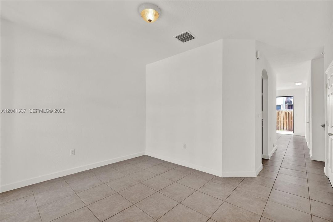 En Renta: $3,100 (4 camas, 3 baños, 1811 Pies cuadrados)