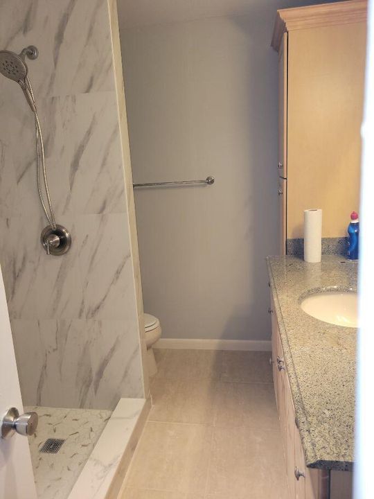 4817 ESEDRA BATHROOM UPSTAIRS