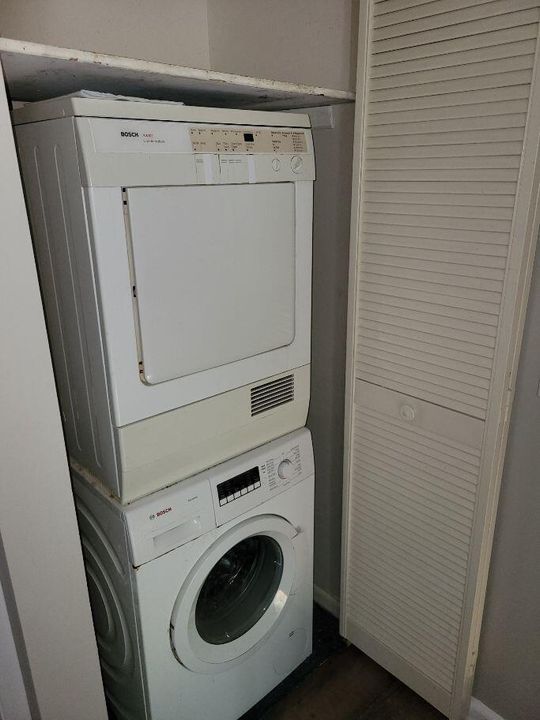 4817 ESEDRA LAUNDRY CLOSET