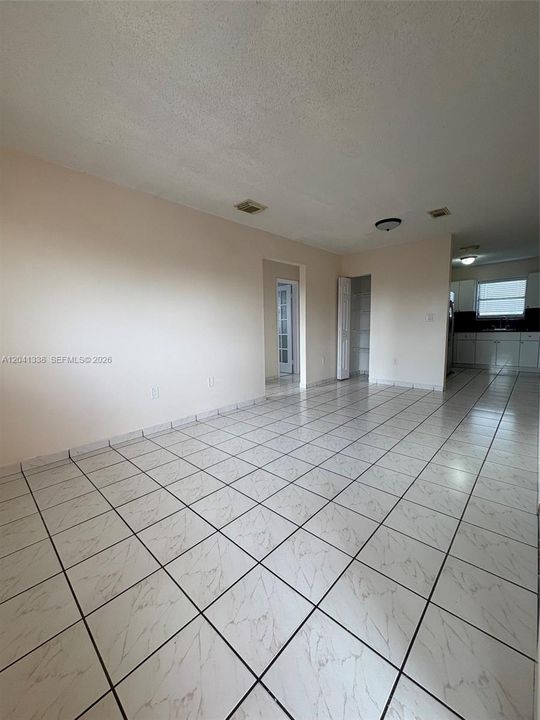 En Renta: $2,200 (2 camas, 1 baños, 4104 Pies cuadrados)