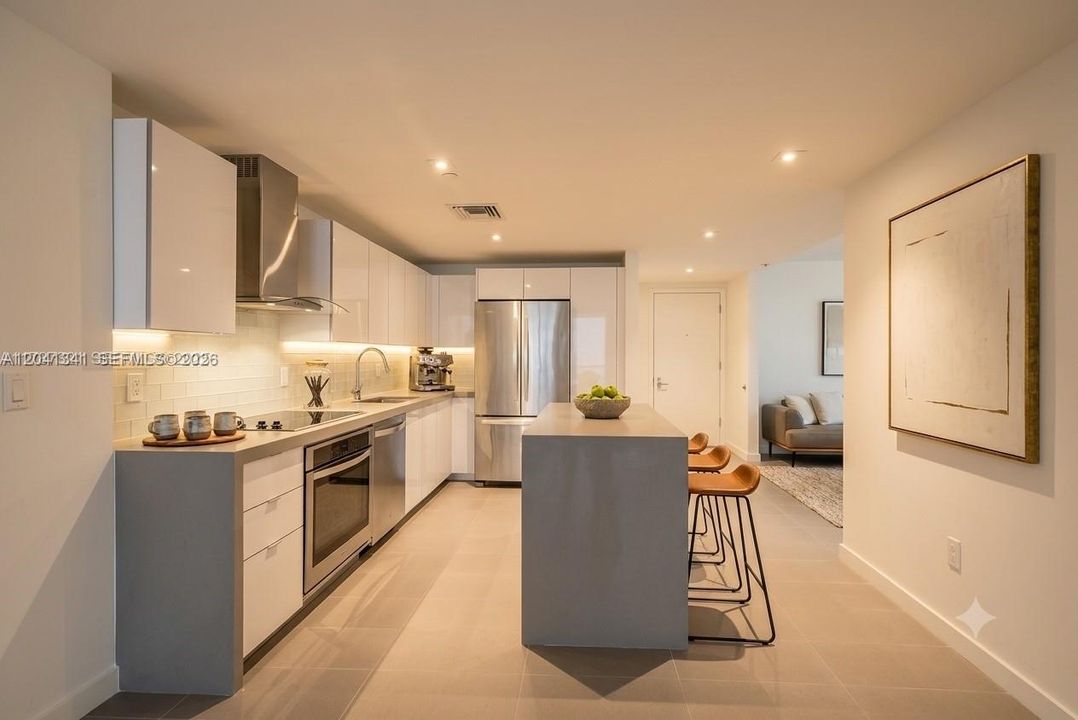 For Sale: $520,000 (1 beds, 1 baths, 853 Square Feet)