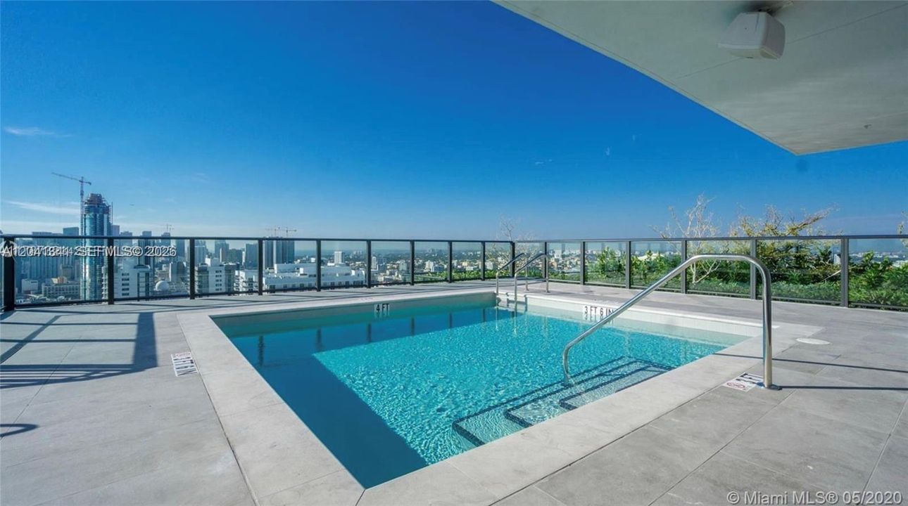 For Sale: $520,000 (1 beds, 1 baths, 853 Square Feet)