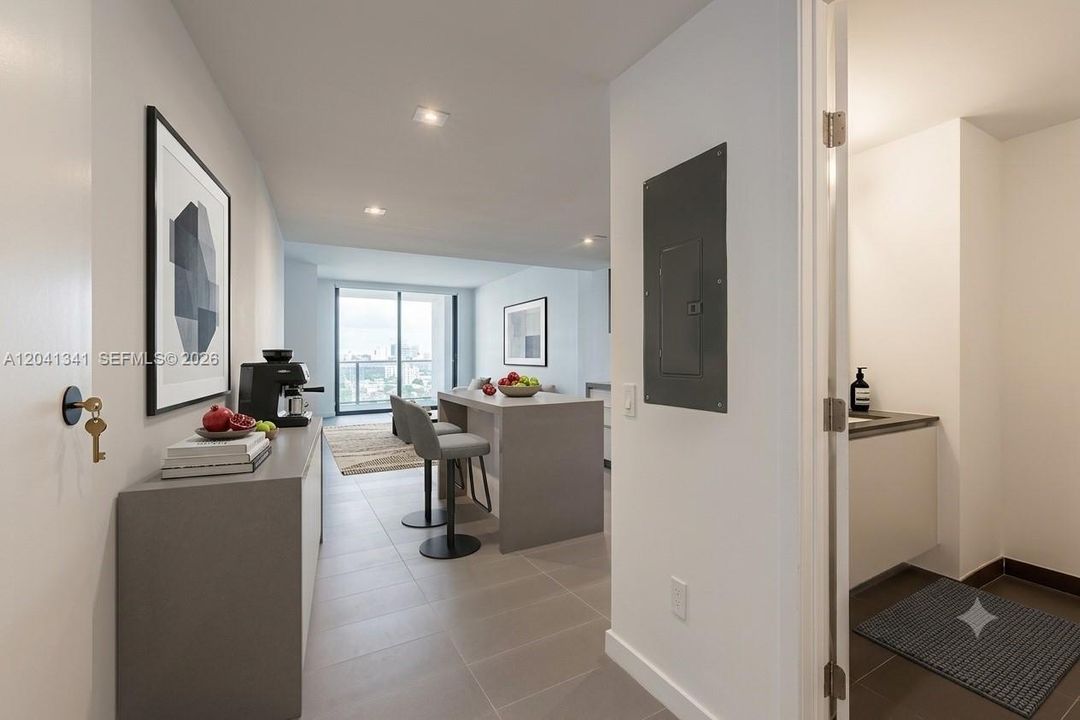For Sale: $520,000 (1 beds, 1 baths, 853 Square Feet)