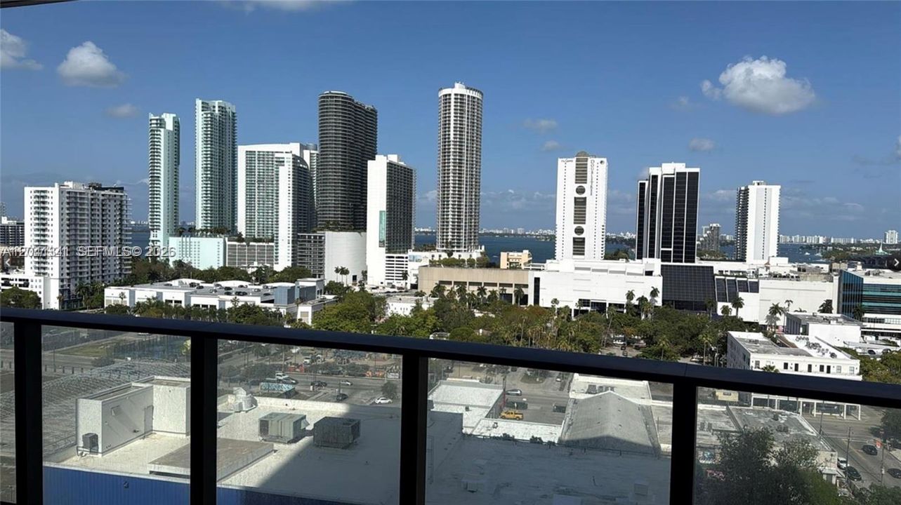 For Sale: $520,000 (1 beds, 1 baths, 853 Square Feet)