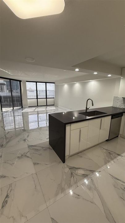 For Sale: $550,000 (1 beds, 1 baths, 1064 Square Feet)