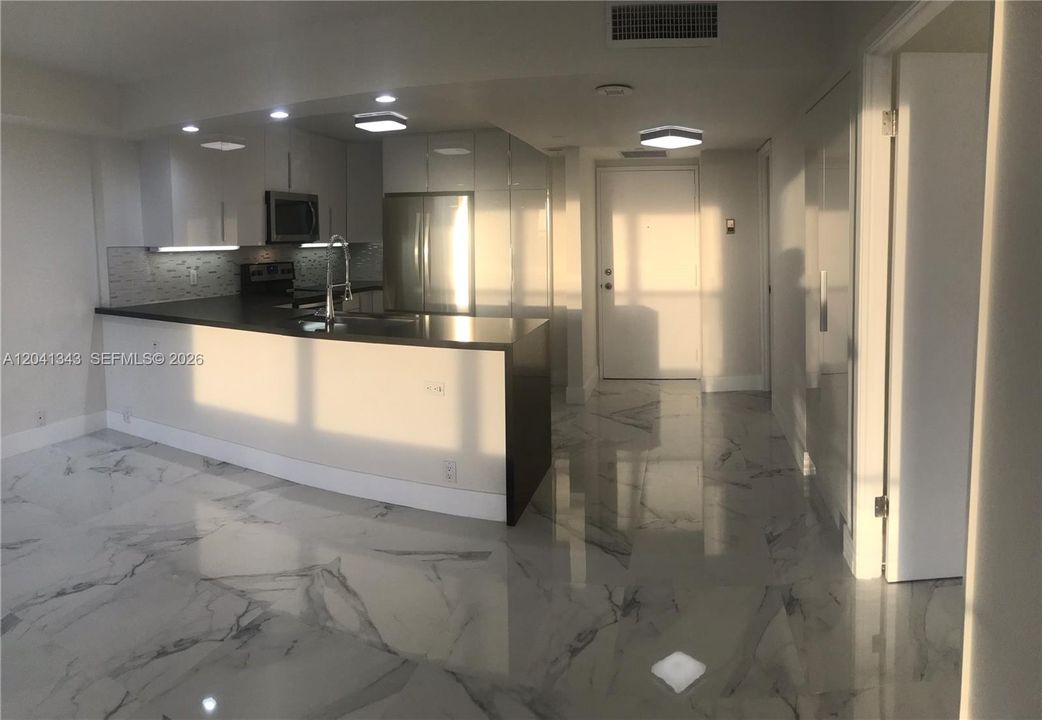 For Sale: $550,000 (1 beds, 1 baths, 1064 Square Feet)