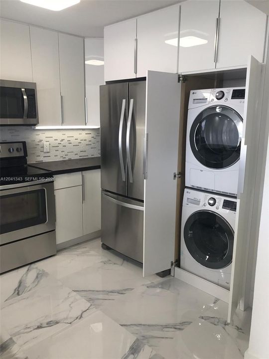 For Sale: $550,000 (1 beds, 1 baths, 1064 Square Feet)