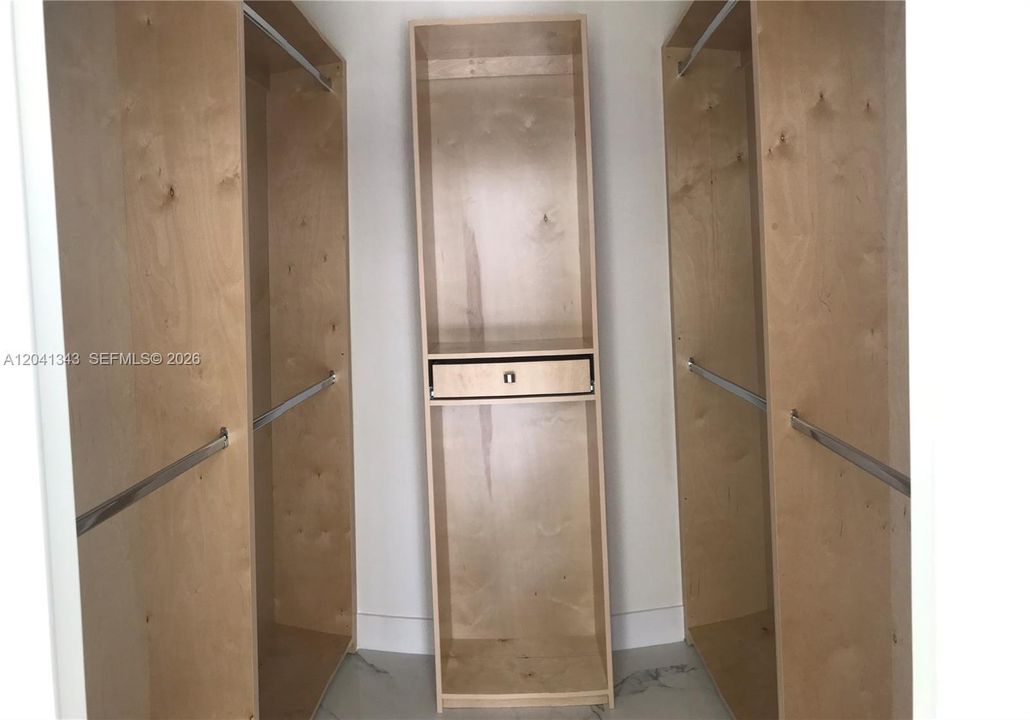 For Sale: $550,000 (1 beds, 1 baths, 1064 Square Feet)