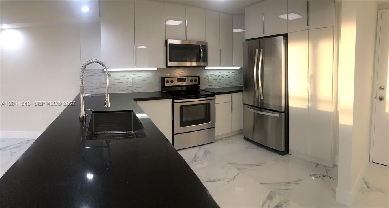 For Sale: $550,000 (1 beds, 1 baths, 1064 Square Feet)