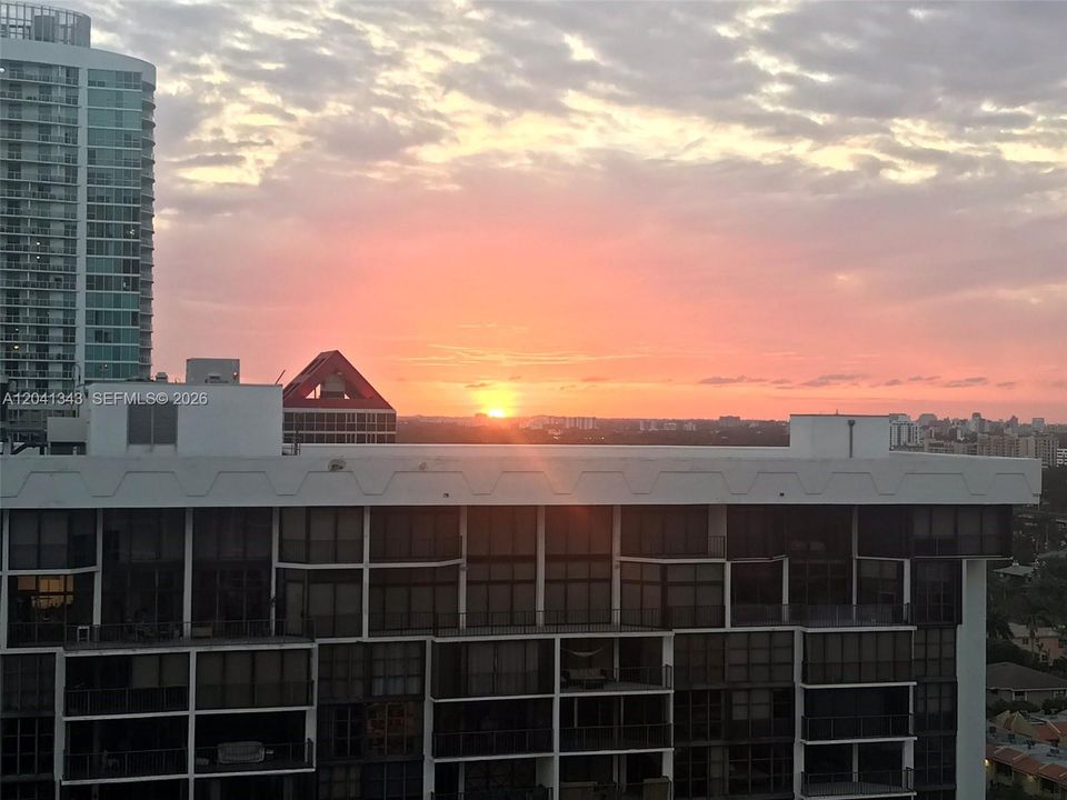 For Sale: $550,000 (1 beds, 1 baths, 1064 Square Feet)
