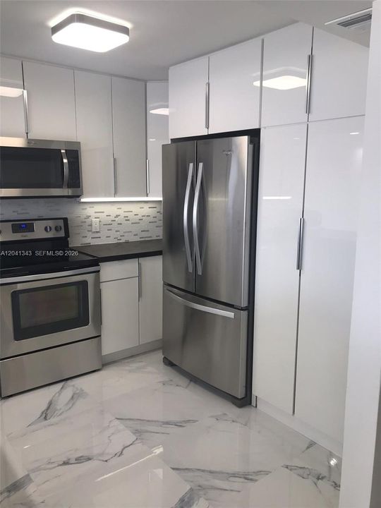 For Sale: $550,000 (1 beds, 1 baths, 1064 Square Feet)