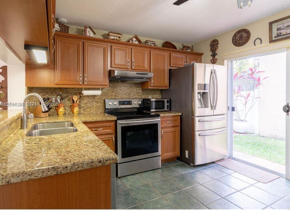 For Rent: $3,200 (3 beds, 2 baths, 1456 Square Feet)