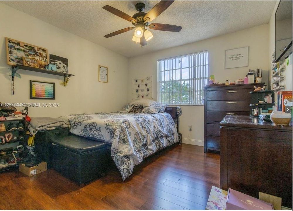 For Rent: $3,200 (3 beds, 2 baths, 1456 Square Feet)