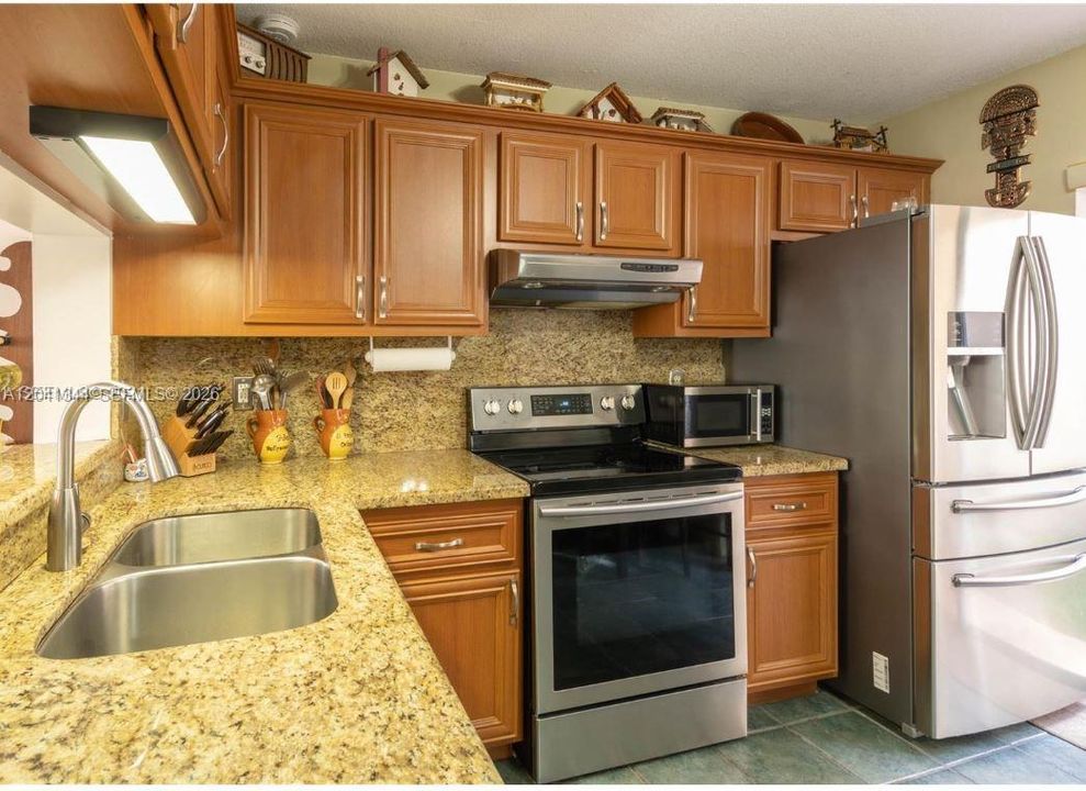 For Rent: $3,200 (3 beds, 2 baths, 1456 Square Feet)