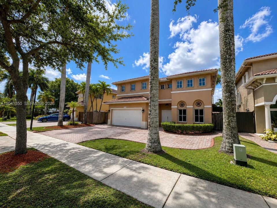 For Rent: $5,900 (3 beds, 3 baths, 2663 Square Feet)