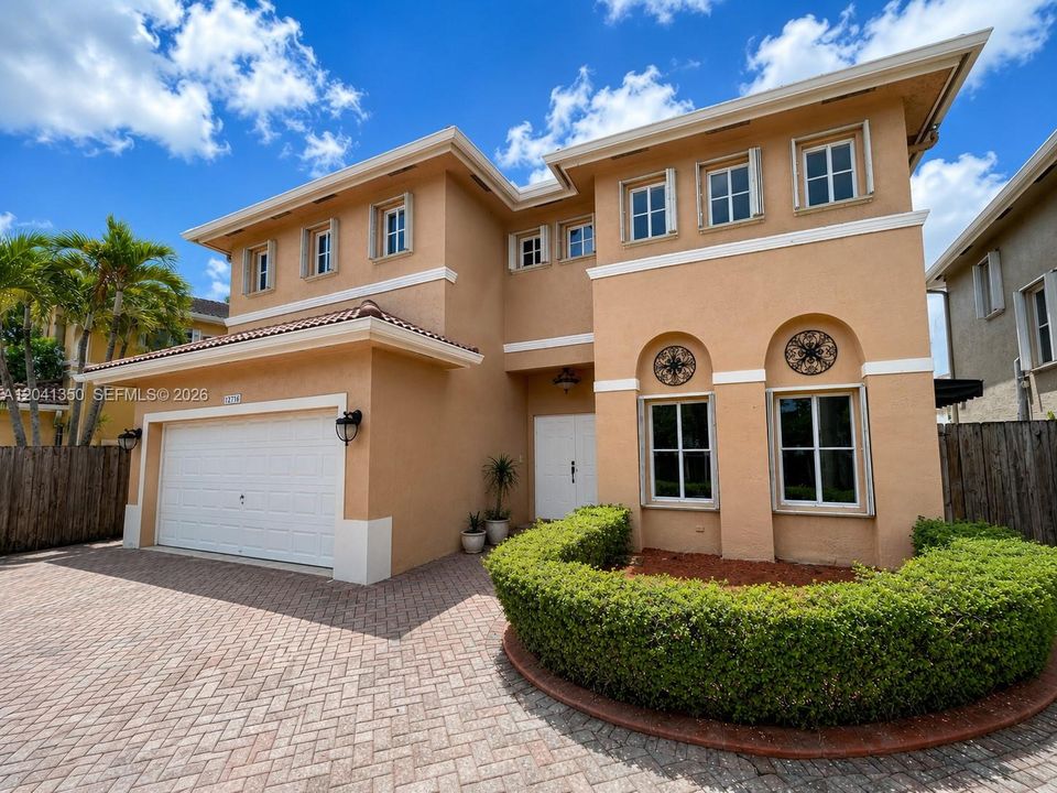 For Rent: $5,900 (3 beds, 3 baths, 2663 Square Feet)