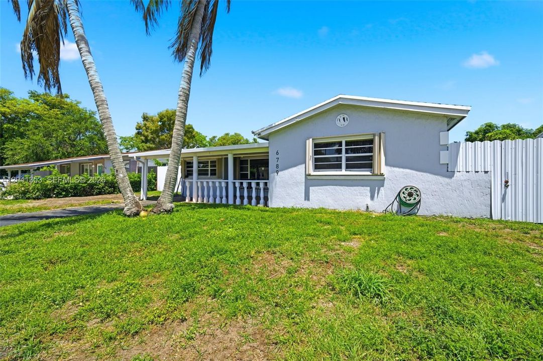 For Sale: $565,000 (4 beds, 2 baths, 1618 Square Feet)