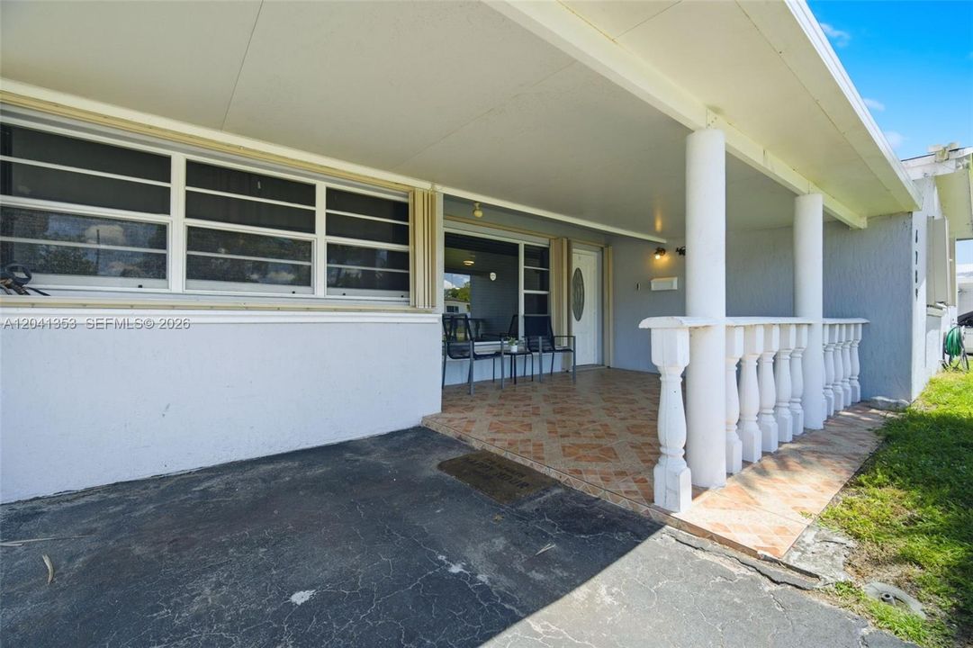 For Sale: $565,000 (4 beds, 2 baths, 1618 Square Feet)