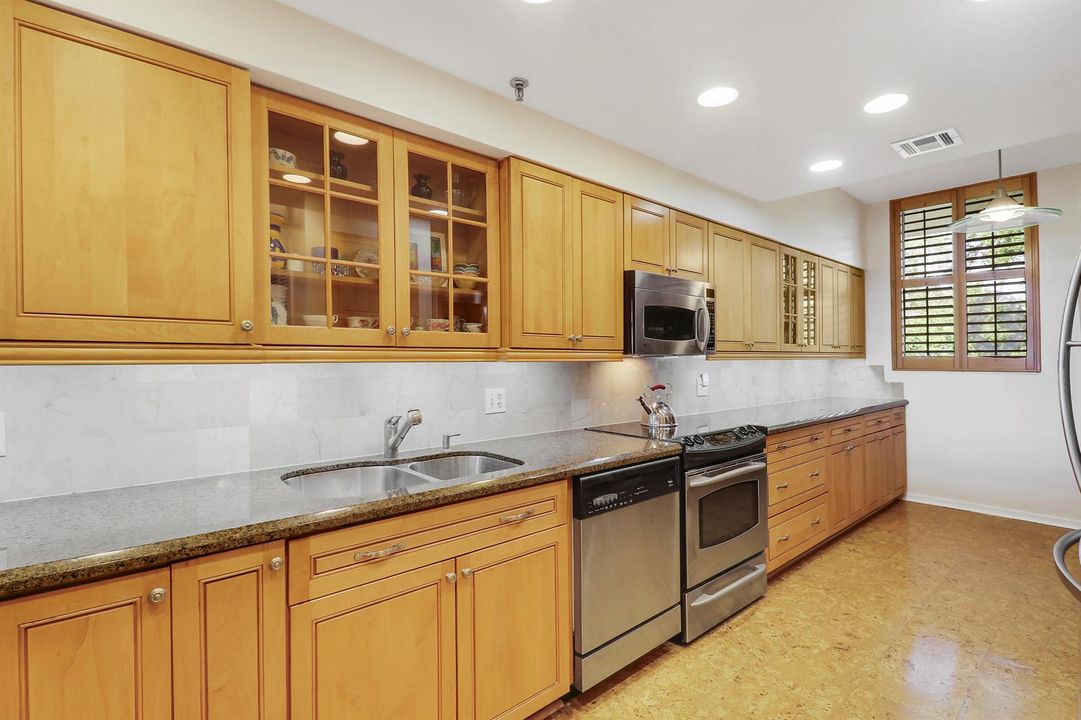 Kitchen/Granite Counters