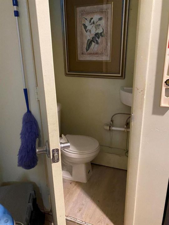 1/2 Bath
