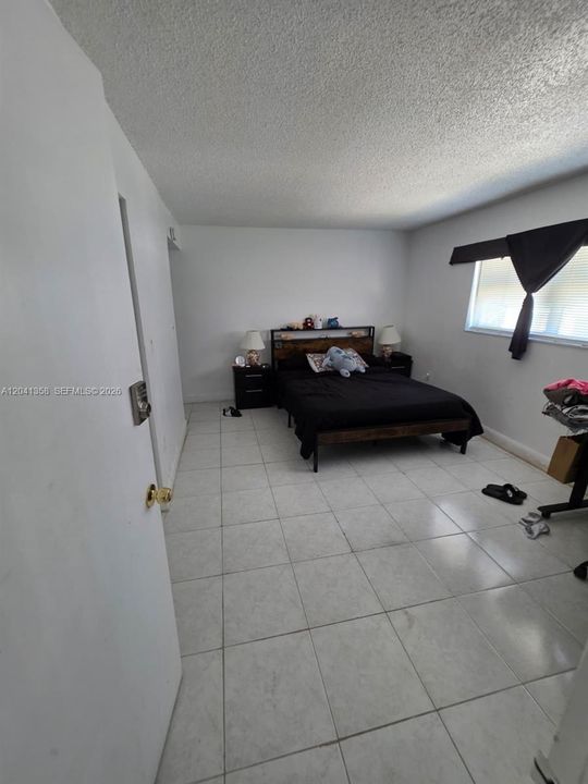 For Sale: $295,000 (2 beds, 2 baths, 990 Square Feet)