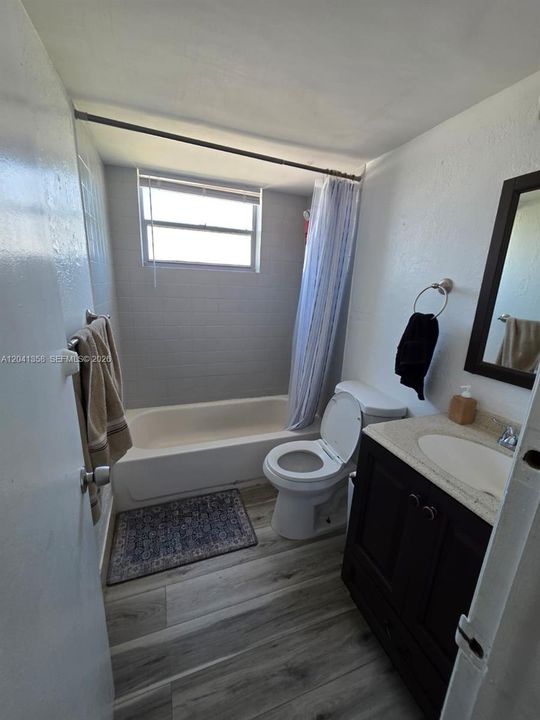 For Sale: $295,000 (2 beds, 2 baths, 990 Square Feet)