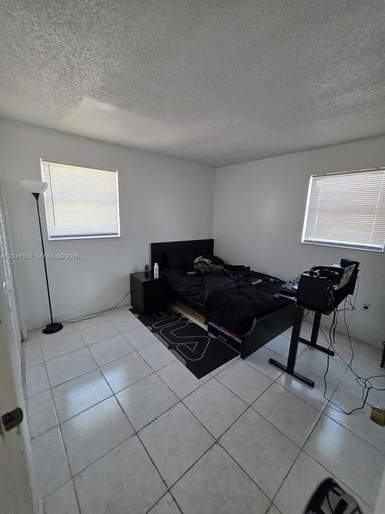 For Sale: $295,000 (2 beds, 2 baths, 990 Square Feet)