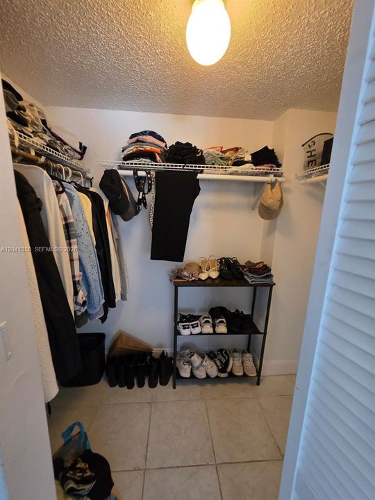 For Sale: $295,000 (2 beds, 2 baths, 990 Square Feet)