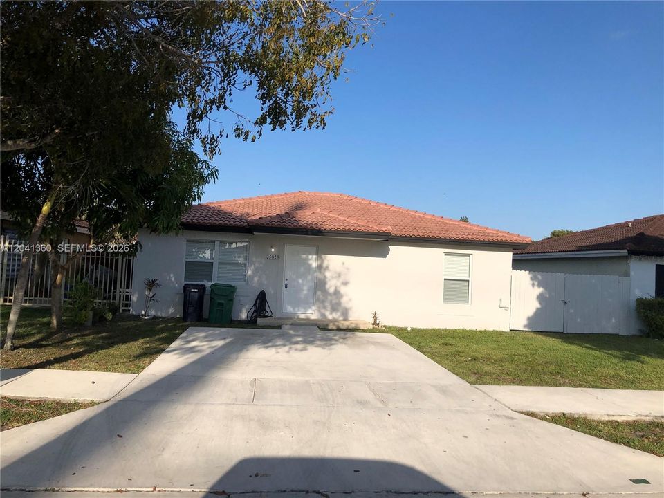 For Rent: $2,750 (3 beds, 2 baths, 1221 Square Feet)