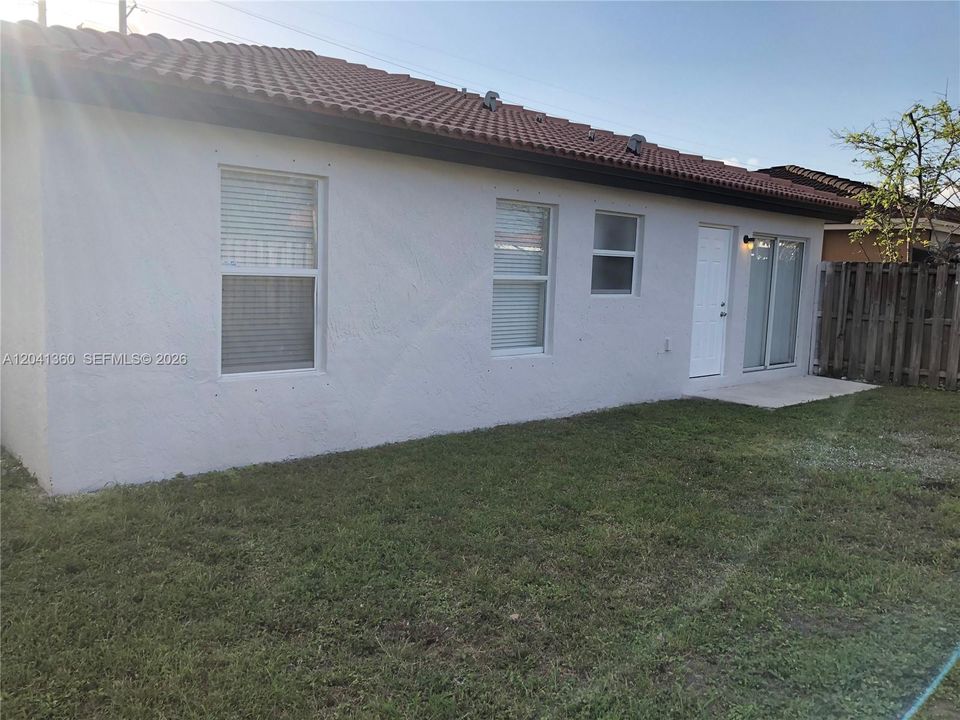 For Rent: $2,750 (3 beds, 2 baths, 1221 Square Feet)