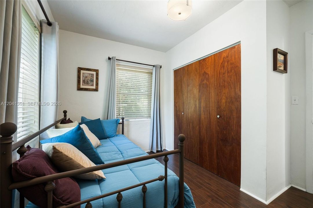 For Sale: $589,000 (2 beds, 1 baths, 1016 Square Feet)