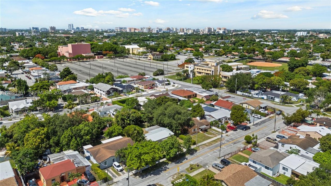 For Sale: $589,000 (2 beds, 1 baths, 1016 Square Feet)
