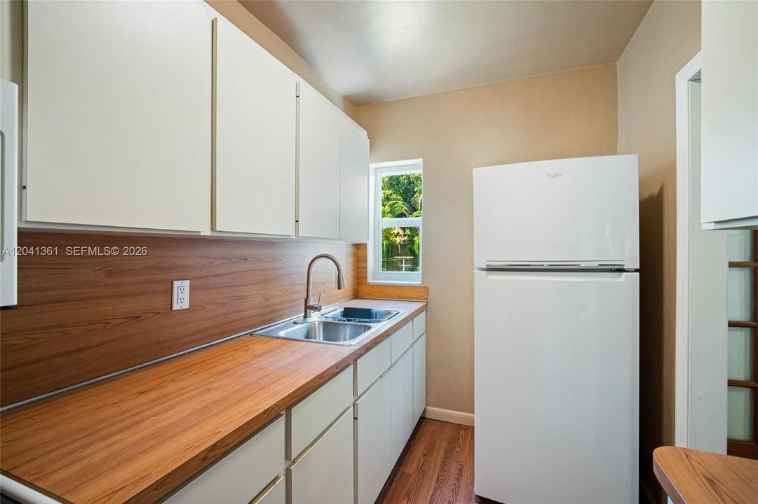 For Sale: $589,000 (2 beds, 1 baths, 1016 Square Feet)